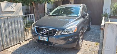 VOLVO XC60 2.4 D5 AWD Momentum – 4x4