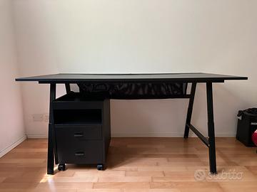 Set gaming ikea/rog scrivania  e cassettiera