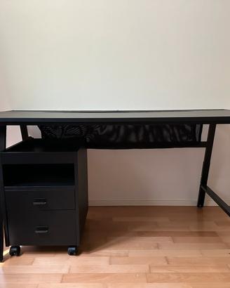 Set gaming ikea/rog scrivania  e cassettiera