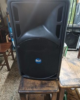cassa singola amplificata marca rcf  312A