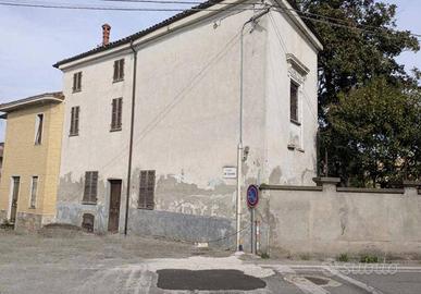 Immobile in asta di 701 m² con più di 5 locali a C
