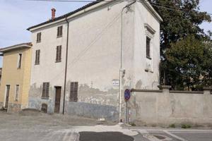 Immobile in asta di 701 m² con più di 5 locali a C