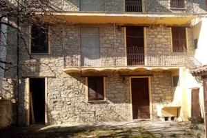 Rustico / Casale di 180 m² con più di 5 locali e b