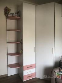 Armadio angolare con mensole a cubi