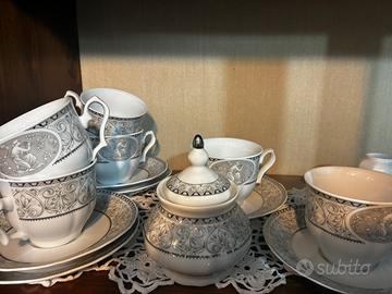 Servizio da tè in porcellana con zuccheriera