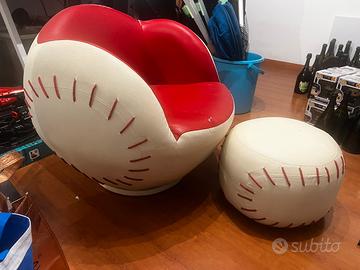 Poltrona girevole pouff a tema baseball no divano