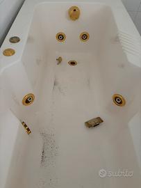 Jacuzzi Vasca idrassaggio funzionante e completa