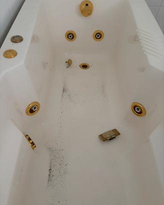 Jacuzzi Vasca idrassaggio funzionante e completa