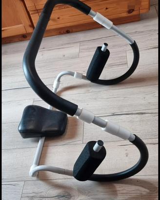 attrezzo per fare gli addominali 
