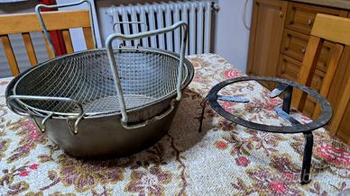 friggitrice con cestello con manici 