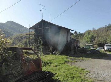 Immobile in asta di 100 m² con 4 locali a Davagna