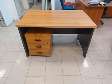 Scrivania più cassettiera