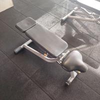 panca pesistica Technogym linea ELEMENT