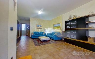 Villa a schiera ristrutturata con giardino privato