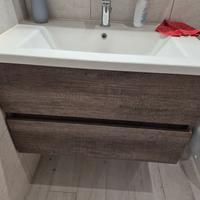 Mobile bagno con specchio a contenitore e luce 