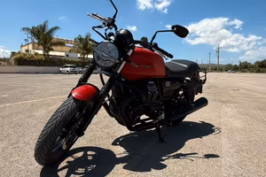 Moto Guzzi V7 Stone Rosso Rovente