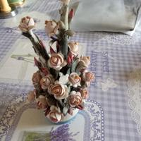 Soprammobile con fiori Capodimonte vintage