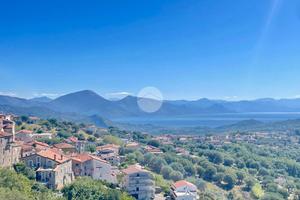 2 LOCALI A ROCCAGLORIOSA