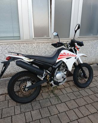 Yamaha xt125x motard