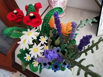 Cesto con papaveri/lavanda/margherite ad uncinetto