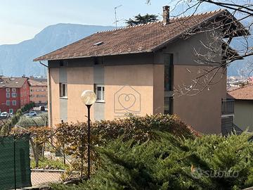 Casa Singola con giardino