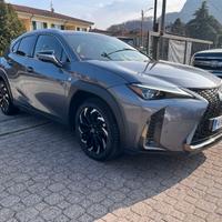 Lexus UX 250h F SPORT