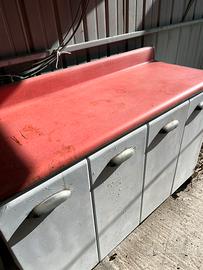 Credenza vintage in metallo piano in formica