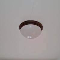 Plafoniera circolare con dettagli in legno