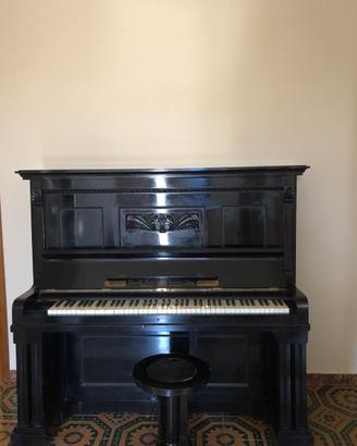 Pianoforte a muro antico