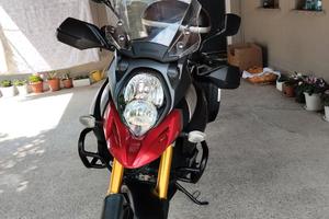 Moto Suzuki v strom 1000