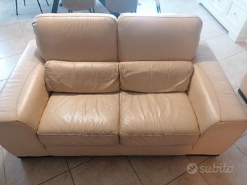 nr. 2 divani in vera pelle 