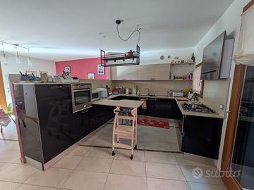 Cucina come da foto gia smontata.