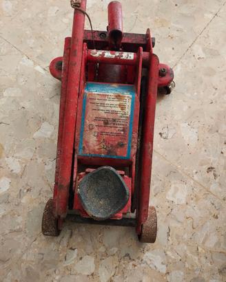 Sollevatore auto