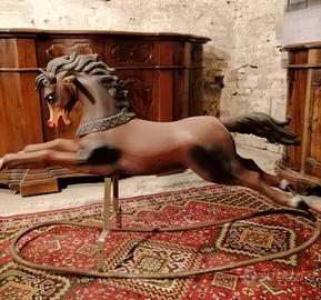 cavallo a dondolo 