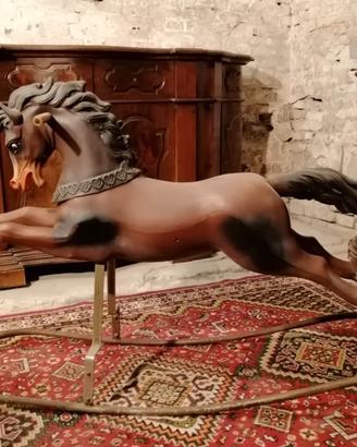 cavallo a dondolo 