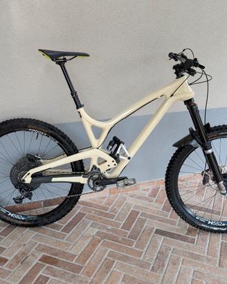 Evil Insurgent 2020 – Enduro Carbon 27.5 taglia L 