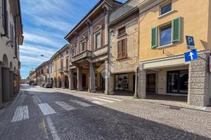 NEGOZIO A CASTELLEONE