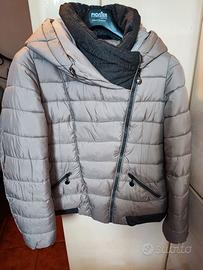 Piumino doppiopetto con cappuccio