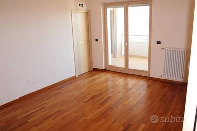 Appartamento di 99 m² con 3 locali e box auto a Ba