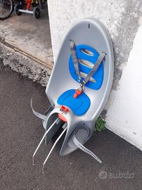 Seggiolino posteriore reclinabile per bici.