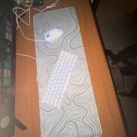 tastiera, mouse e tappetino da gaming 