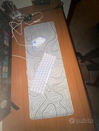 tastiera, mouse e tappetino da gaming 
