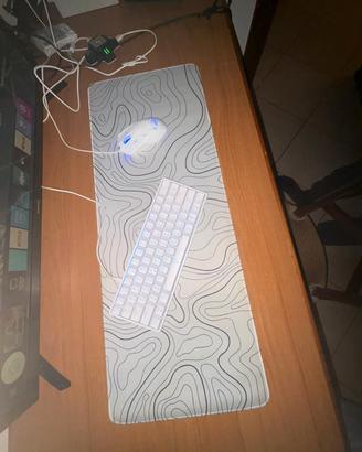 tastiera, mouse e tappetino da gaming 