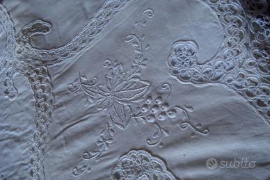 Copriletto ricamo a mano