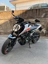 KTM DUKE 390 – 2023 – SOLO 4.000 KM