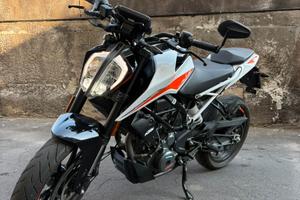 KTM DUKE 390 – 2023 – SOLO 4.000 KM