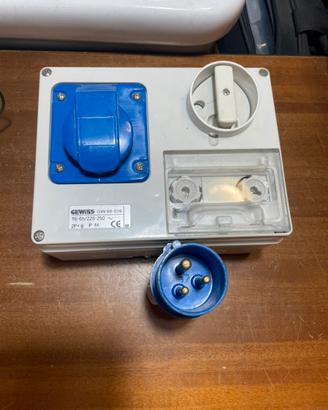 Presa industriale 220v 16A interbloccata e spina