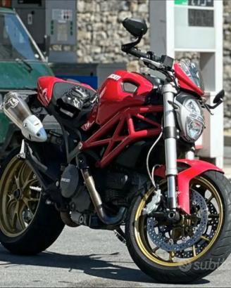 Ducati Monster 796 plus