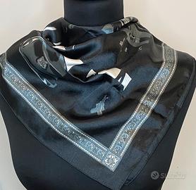 Splendido foulard Monica Narducci idearegalo