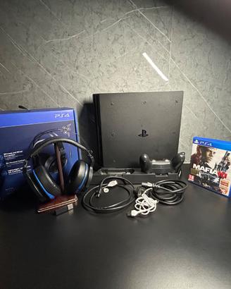 PS4 Pro 1TB + Accessori + Cuffie Razer - Perfetta!